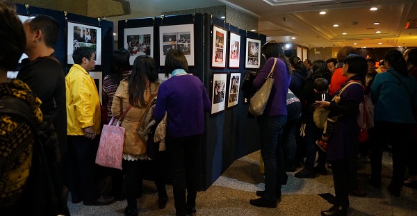 Students Viewing Photos