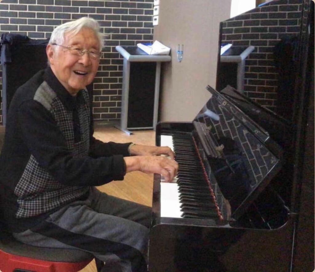 Sam Shen, 100 years old Pangu Shengong practitioner